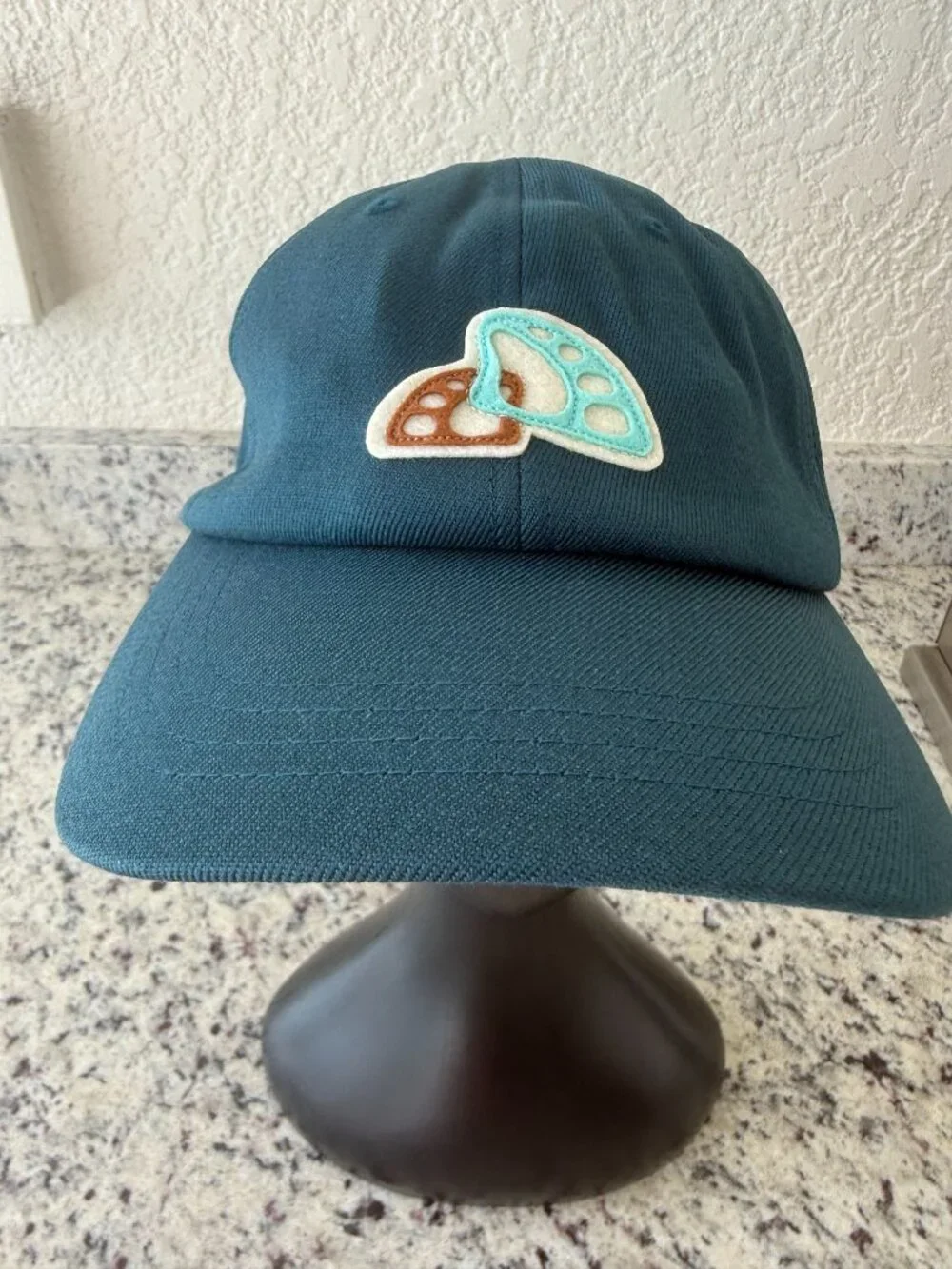 NEW MOUNTAIN HARDWEAR MOM HAT CAP Retro Gorpcore Women's Adjustable Casual